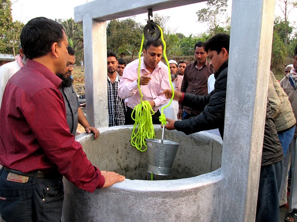 Mohammad Akmal Shareef Inaugurating a Deep Well constructed by Islamic Relief in Hozai, Assam