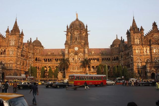 Chatrapati-Shivaji-Maharaj-Terminus-CSTM.jpg