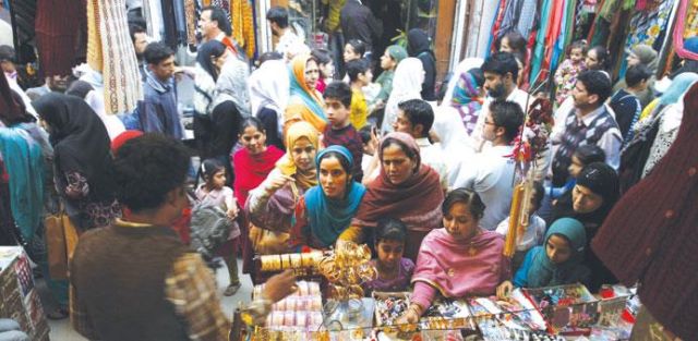 Eid-shopping-turns-unruly-in-Srinagar.jpg