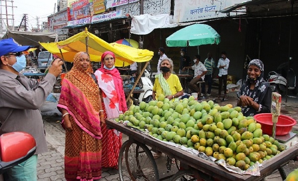 Fruit-seller-Dr-Raisa-Ansari.jpg