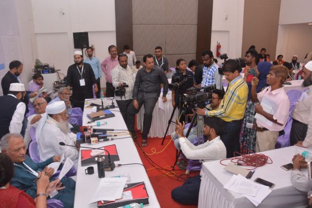 Justice P. B. Sawant, former Judge, Supreme Court; Maulana Khaleel-ur-Rahman Sajjad Naumani, Chief Editor, Al-Furqan monthly & Spokesman of AIMPLB; and Justice Kolse Patil, former Judge of Mumbai High Court, addressing media persons after the National Convention on Alliance for Justice and Peace, (AJP), concluded.