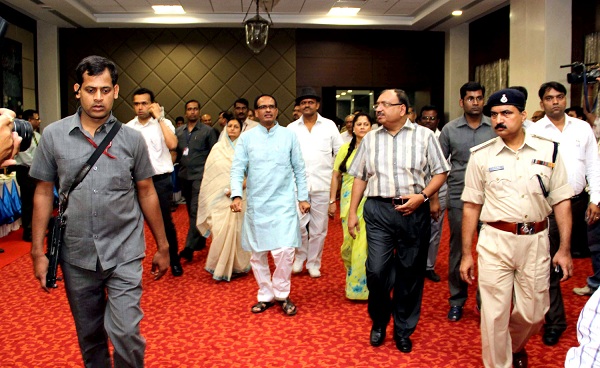Madhya Pradesh Chief Minister Shivraj Singh Chouhan reviewing preparations for Global Investors Summit-2014 at Brilliant Convention Centre at Indore. 