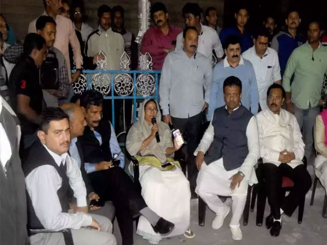 Mamata-continues-sit-in-SP-leader-joins-protest.jpg