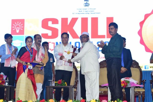 Markazul Ma'arif received best training centre and best trainee award in Assam from Govts