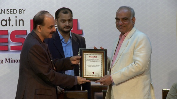 Mustaqeem Qureshi receiving Maeeshat Best Entrepreneur Award 2014 from Aun Safawi Sahab, Danish Reyaz on dais 