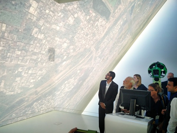 Prime-MinisterNarendra-Modi-being-shown-the-demos-of-cutting-edge-Google-technology-including-Project-Iris-Google-Earth-at-Google.jpg