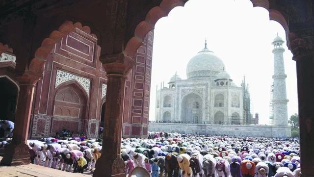SC-bans-outsiders-from-offering-namaz-in-Taj-mosque.jpg
