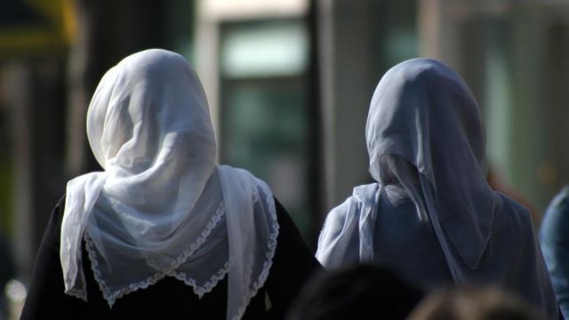 Scarf-Muslim-students-Muslim-girls-niqab-hijab-burqa.jpg
