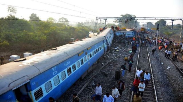 Six-coaches-of-Manduadih-Express-derails-in-New-Delhi.jpg