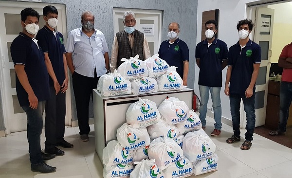 The Al Hamd-Mesco team led by Dr Fakhruddin Sahab and Bro Abdul Azeem organising the dispatch of the first (25 Nos.) batch of medicinal sachets to a containment zone in Hyderabad.