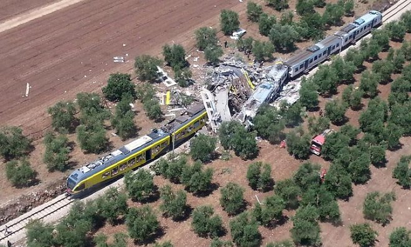 At least 11 killed, dozens injured as trains collide in Italy