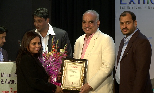 Shahina Khan – Founder & Director Espire Education receiving Maeeshat Women Entrepreneur Award 2014 from Mr.Mustaqeem Qureshi MD Al Nafees Group, along with Danish Reyaz 