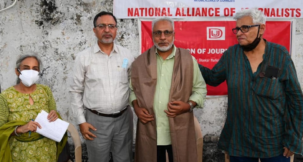 A felicitation ceremony was held by the Delhi Union of Journalists to congratulate veteran journalist Masoom Moradabadi on the release of his latest book. Moradabadi’s well researched work documents the 1857 revolt against the British and the pioneering role played by the Urdu press in that freedom struggle.