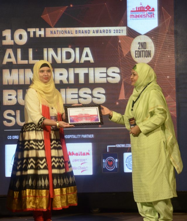 Afrin Golam,She Fitness Ladies Gym, Kolkata receiving certificate from Mrs Rukhshi Kadiri Elias, Photo: Maeeshat 