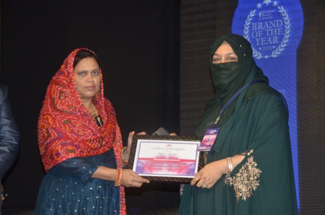 Arshia Ahmed, Arshia’s Kitchen, Kolkata receiving certificate from Mrs Aleena Khatoon of Aerotech Eng Works Pvt Ltd., Photo: Maeeshat 