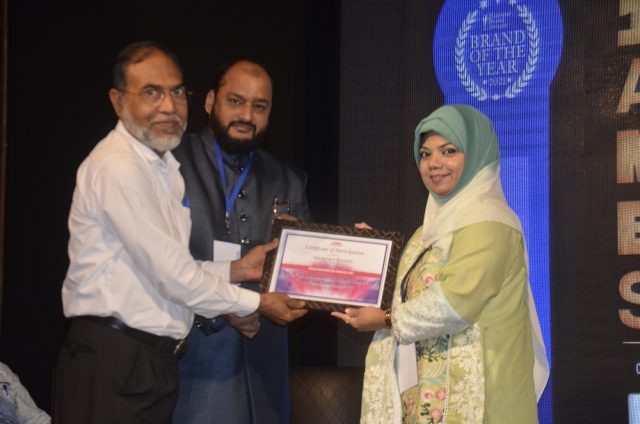 Shumaila Khalid,Juwi’s Elegant Fashion, Kolkata receiving certificate from M Azizurrahman along with Danish Reyaz, Photo: Maeeshat 