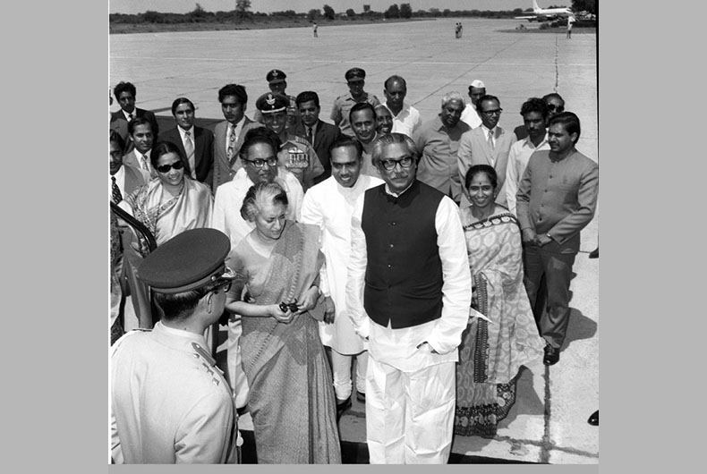 When Indira Gandhi and her cabinet received Sheikh Mujib at Palam