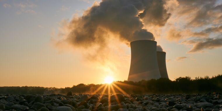 Nuclear-power-plant-760x380