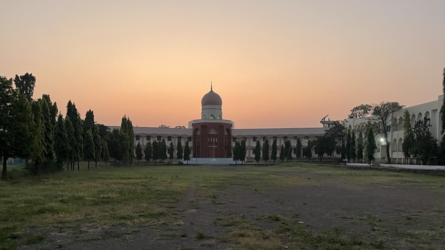 Bridging Faith and Modern Education: A Spotlight on The Al Jamia Mohammediyah Education Society and Maulana Arshad Mukhtar’s Vision for Muslim Empowerment.